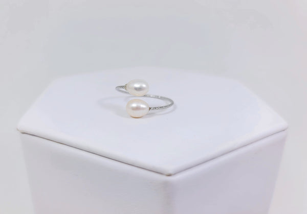 Pair of Pearls Ring Silvertone