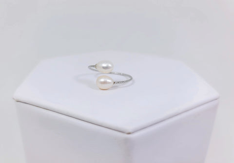Pair of Pearls Ring Silvertone