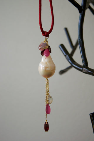 Elegant Baroque Pearl Necklace