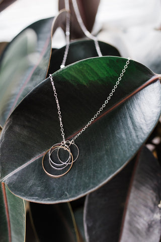 Interconnected Circle Necklace for Women - Jewelry - WAR Chest Boutique