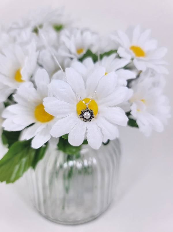 Dainty Flower Pearl Necklace