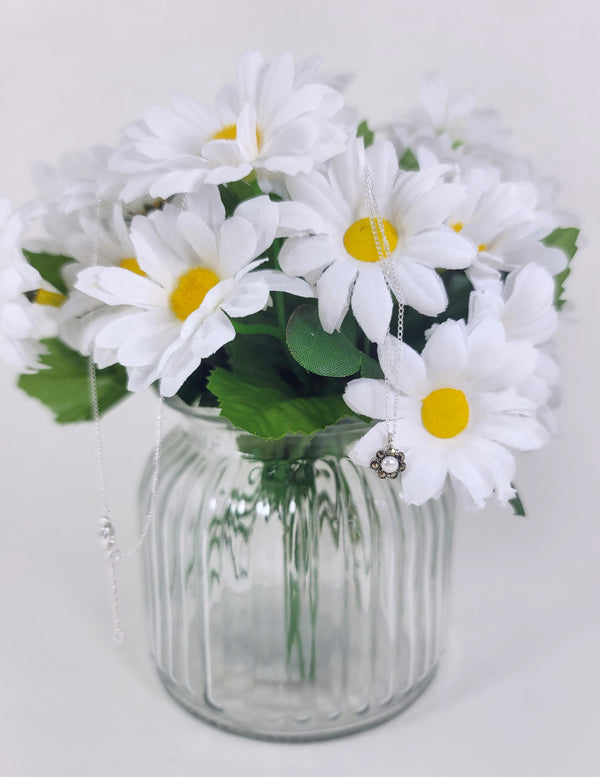 Dainty Flower Pearl Necklace