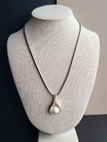 16" Stainless Steel Chain paired with Polished Pearl Pendant