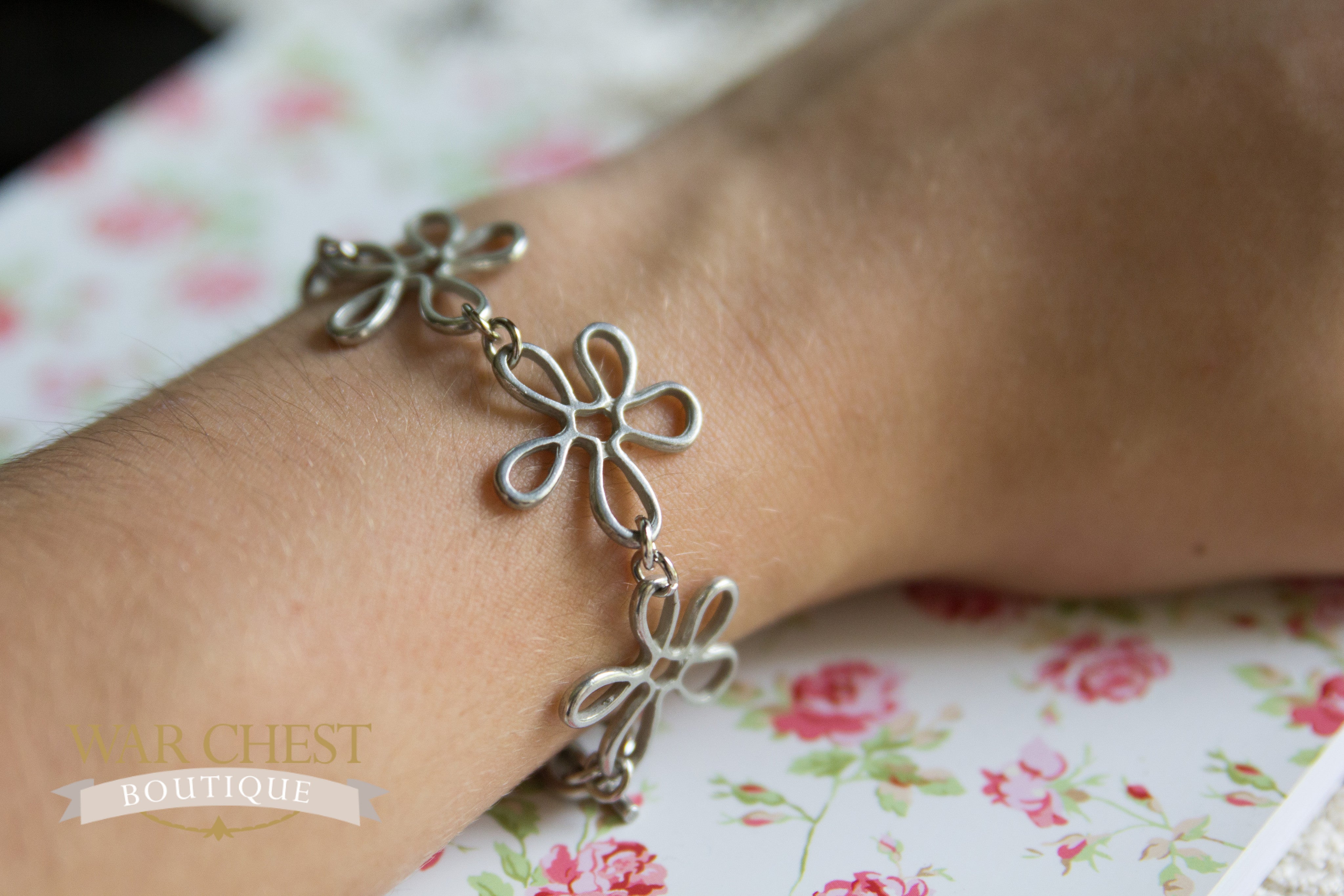 Beaded Daisy Bracelet, Daisy Chain Bracelet, Double Flower Bracelets, Daisy  Flower Chain, Spring Flowers - Etsy