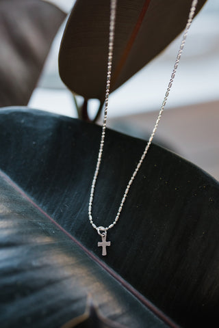 Sculpted Chain Cross Necklace for Women - Jewelry - WAR Chest Boutique