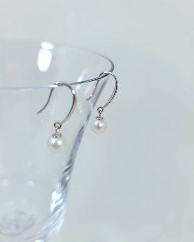 Timeless Pearl Earrings Silver